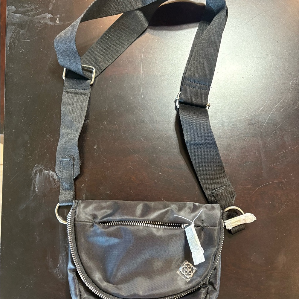 Kendra Scott New Black Crossbody Bag small with‎ zipper nylon